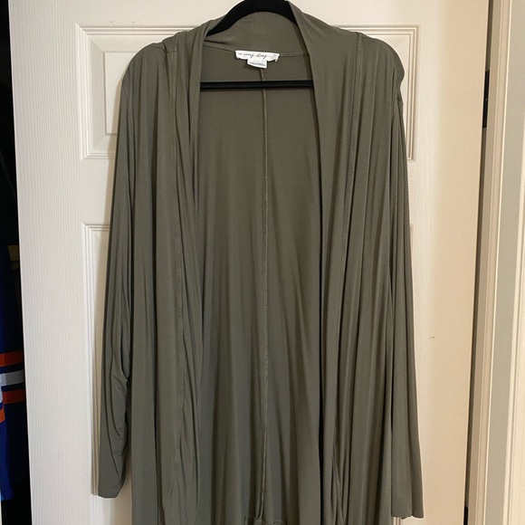 Lightweight Pale Green Cardigan - Picture 1 of 3